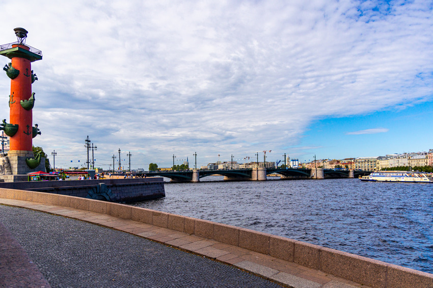 Биржевой мост в С.-Петербурге