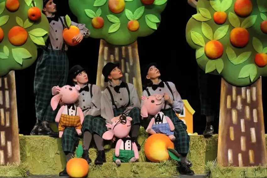 Детский спектакль «Три поросёнка»