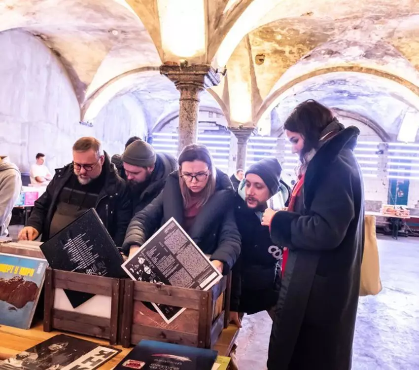 Благотворительный маркет «Винил мне мил»