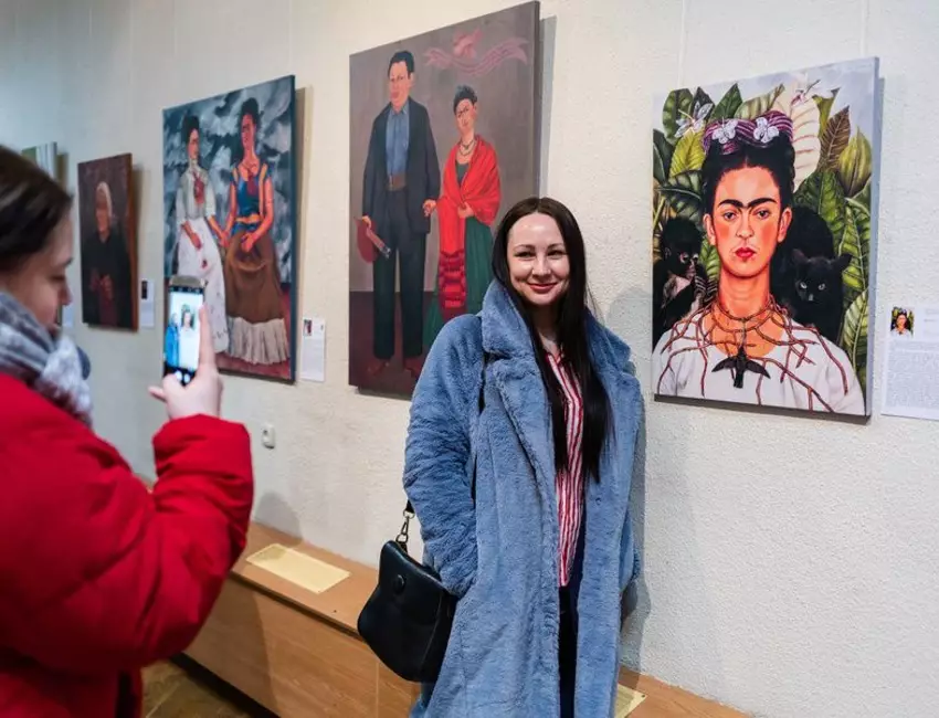 Выставка полотен в технике жикле «Фрида Кало и Диего Ривера»