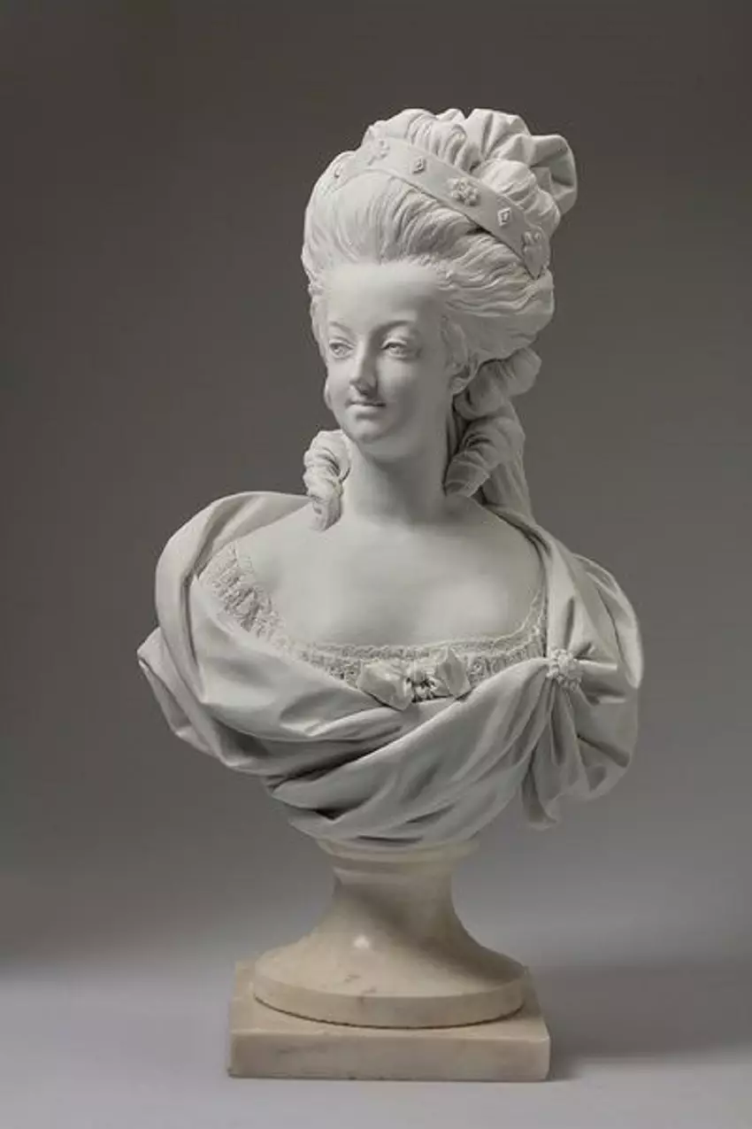 Выставка «Севрский фарфор и имитации. От преклонения до обмана»