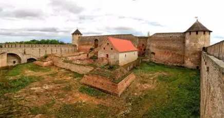 Экскурсия «Ивангородская крепость, Парусинка и Шепелёвский маяк»
