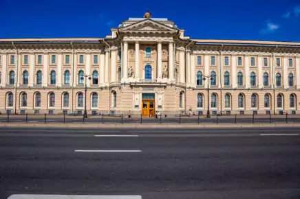 Императорская Академия художеств: храм искусства на берегах Невы