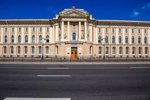 Императорская Академия художеств: храм искусства на берегах Невы