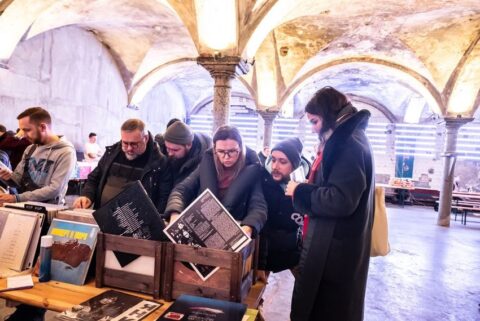 Благотворительный маркет «Винил мне мил»