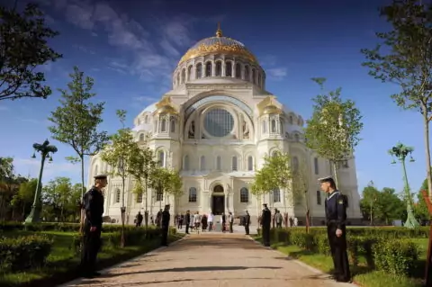 Экскурсия «Кронштадт — Морской собор, Петровский док и парк «Остров фортов»