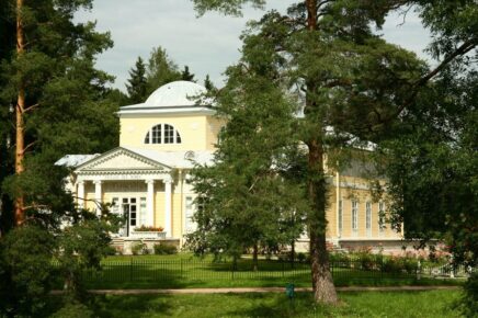 Экспозиция Розового павильона в Павловском парке