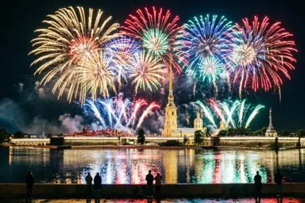 Салют на День России в Санкт-Петербурге 2026: где смотреть и во сколько начнется