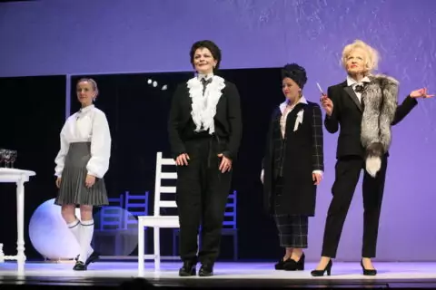 Спектакль «Идеальный муж»