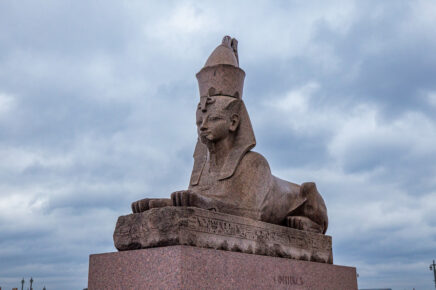 Сфинксы на Университетской набережной С.-Петербурга