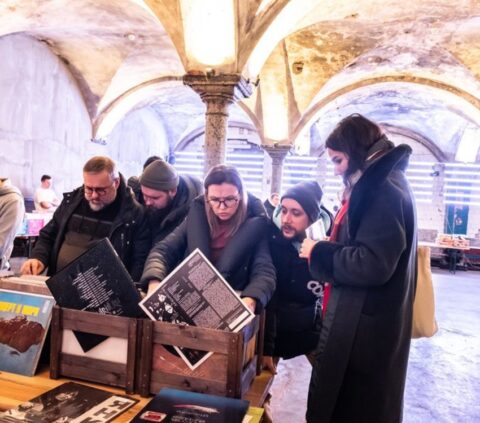 Благотворительный маркет «Винил мне мил»