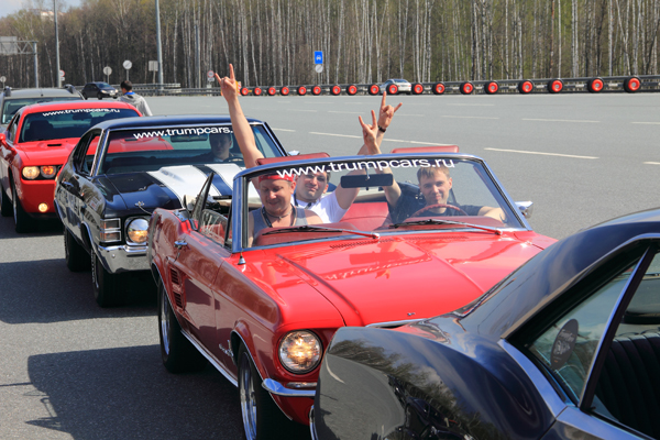 Колонна Ретро-автомобилей