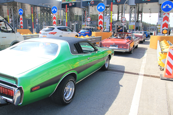 Колонна Ретро-автомобилей