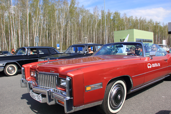 Колонна Ретро-автомобилей