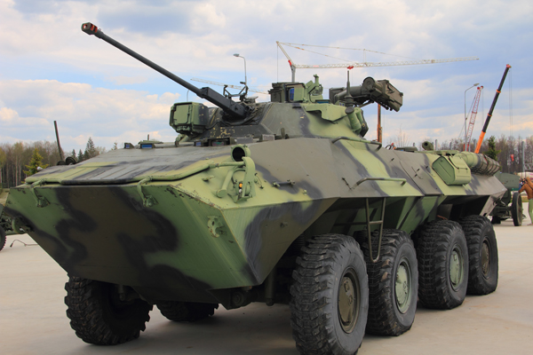 Танки и другая военная техника в Парке Патриот