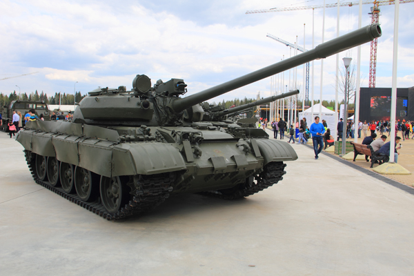 Танки и другая военная техника в Парке Патриот