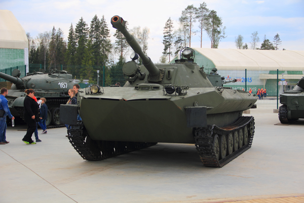 Танки и другая военная техника в Парке Патриот