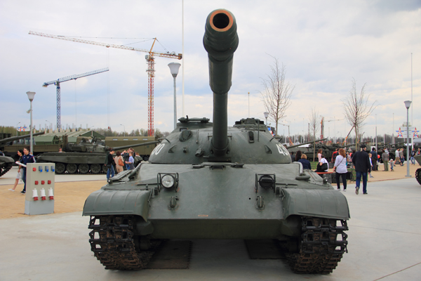 Танки и другая военная техника в Парке Патриот