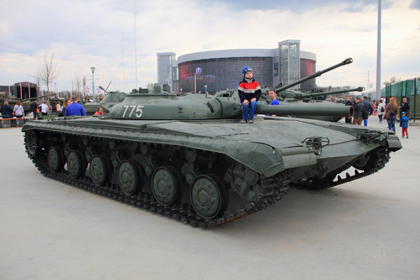 Танки и другая военная техника в Парке Патриот