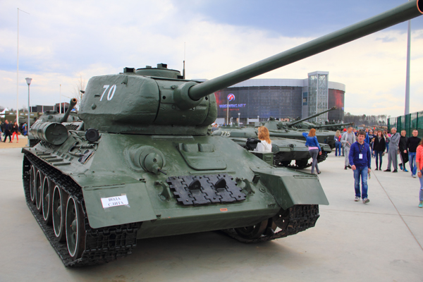 Танки и другая военная техника в Парке Патриот
