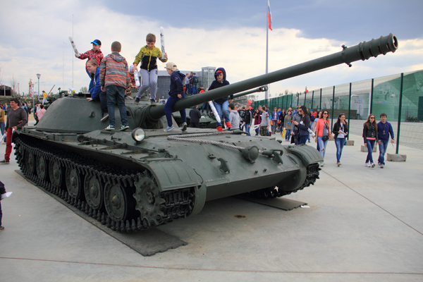 Танки и другая военная техника в Парке Патриот