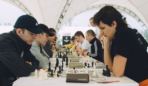 Играем в шахматы на празднике День танкиста в Парке Патриот