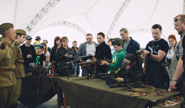 Любой желающий мог попробовать свои силы в сборке/разборке стрелкового оружия времен Великой Отечественной Войны
