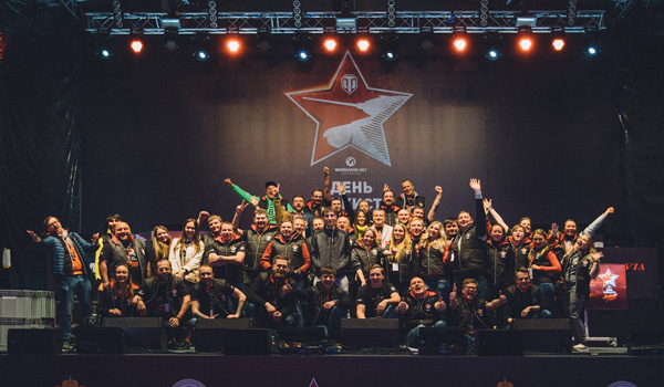 Заключительное фото с организаторами праздника. День танкиста в Парке Патриот