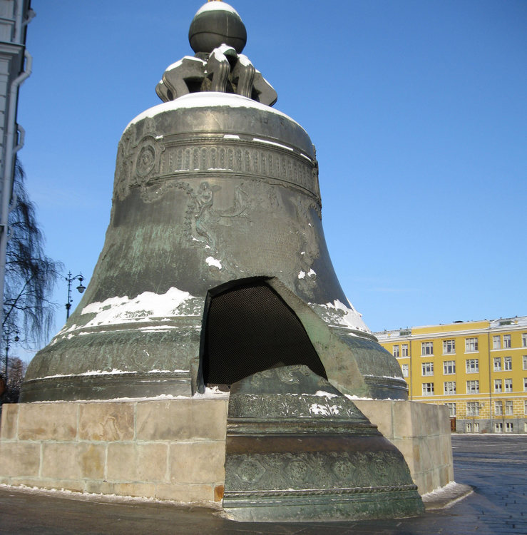 Царь-колокол в Московском кремле