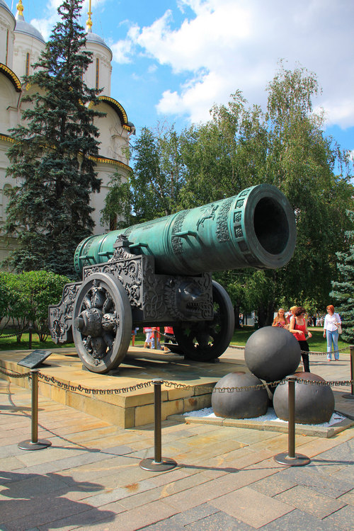 Царь-пушка в Московском кремле