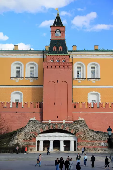 Средняя арсенальная башня Московского Кремля