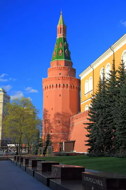 Угловая арсенальная башня Московского Кремля
