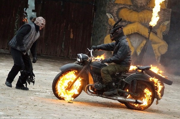 Новогодняя елка каскадеров