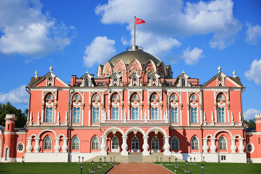 Петровский путевой дворец: архитектурная жемчужина с многовековой историей