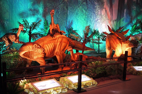 С 22 декабря 2014 г. по 11 марта 2015 г. на ВДНХ в павильоне 57, общей площадью 15 тыс. м², будет действовать масштабный познавательный проект, родом из Аргентины, – выставка «Город динозавров». Экспозиция впервые будет показана в Москве.