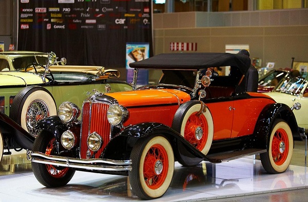 Выставка ретро автомобилей «Олдтаймер-Галерея – 2015» в Сокольниках