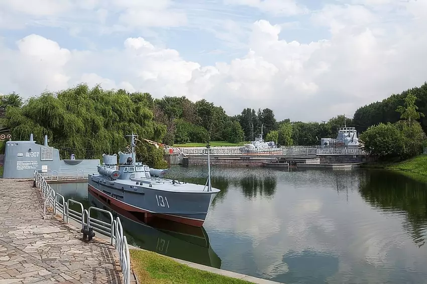 Музей военной техники под открытым небом в парке Победы - музей Г.О.Р.А.