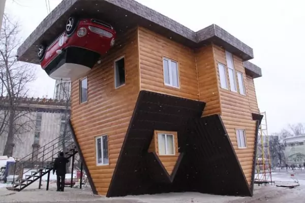 Дом-перевертыш на Арбате