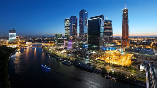 Романтическое свидание с фотосессией или без на 44 или 61 этаже небоскреба в деловом центре «Москва-Сити» от компании «Дари любовь»