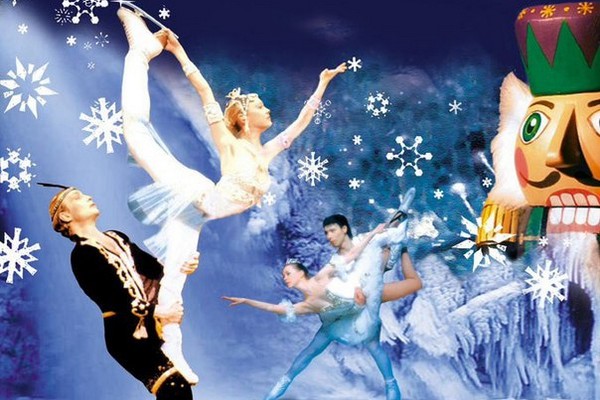 Ледовые шоу на Площади Революции