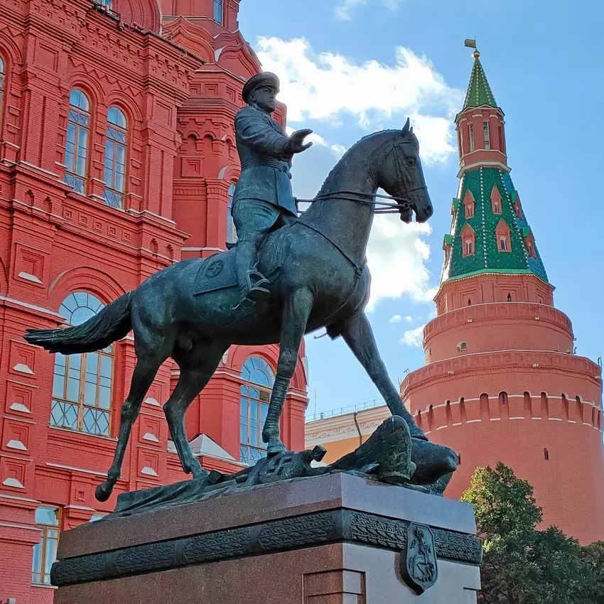 Памятник Г. Жукову на Манежной площади