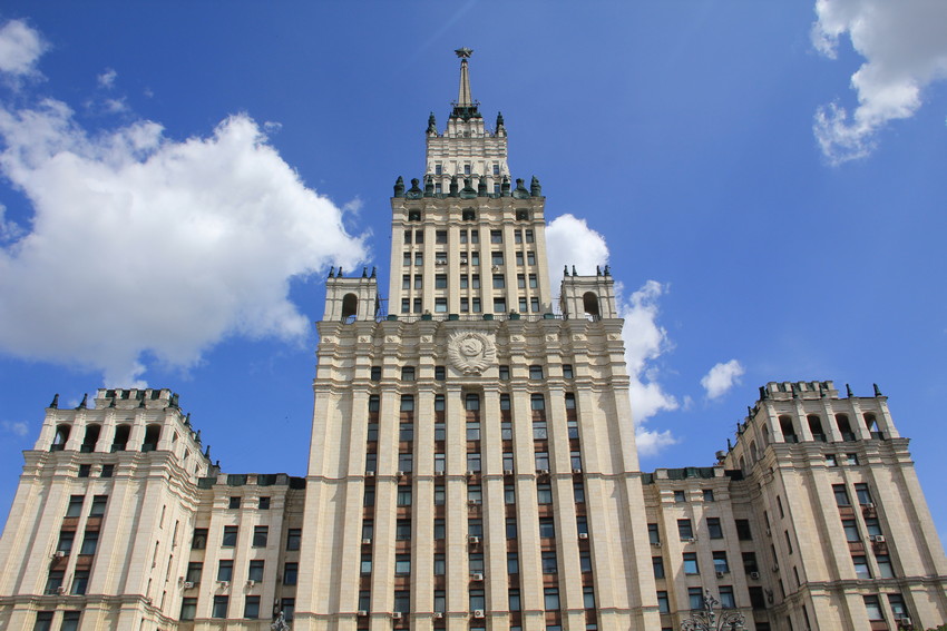 Сталинская высотка на площади Красных ворот