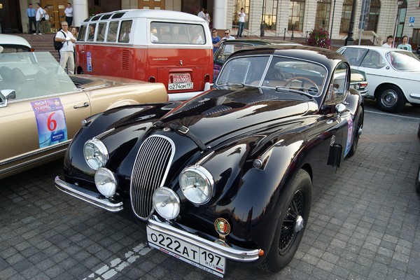 Ралли классических автомобилей на центральных улицах Москвы