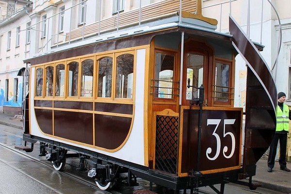 Праздничный парад ретротрамваев на Чистопрудном бульваре