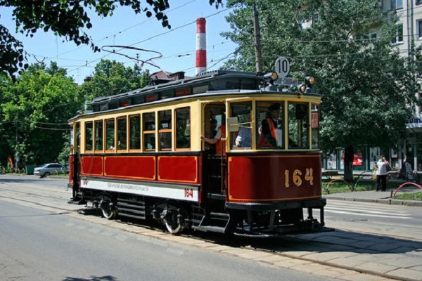 Праздничный парад ретротрамваев на Чистопрудном бульваре