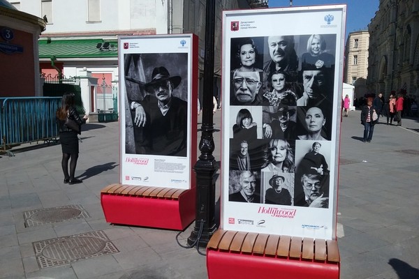 Фотовыставка под открытым небом «Легенды нашего кино» на Никольской улице
