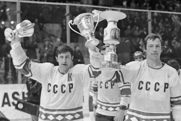 Выставка «Генералы ледовых арен» в Центре фотографии им. братьев Люмьер