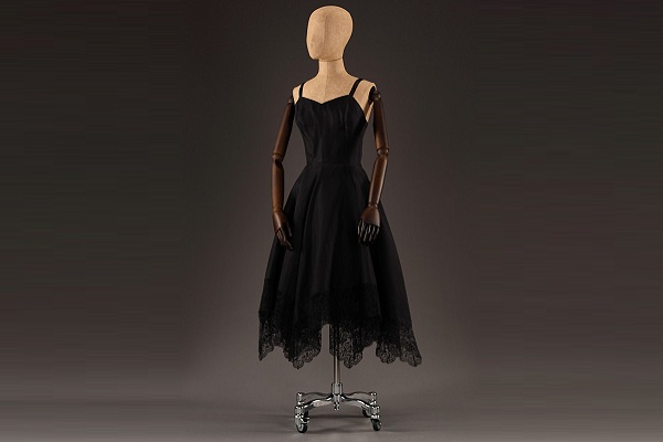 Выставка «Кино и мода. Платья знаменитых киноактрис из фонда Александра Васильева»