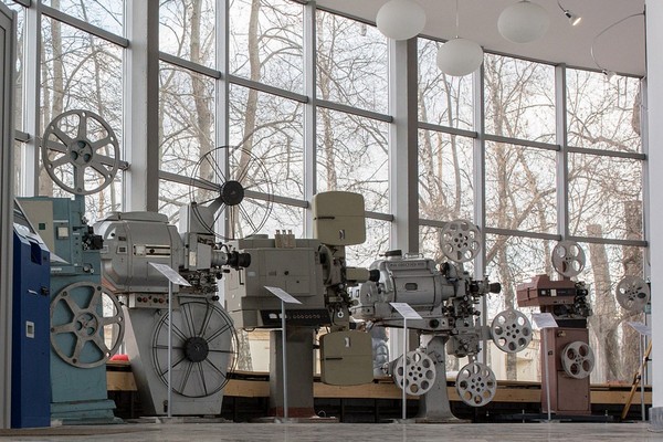 Выставка кинопроекторов «Спасенные от утилизации» на ВДНХ