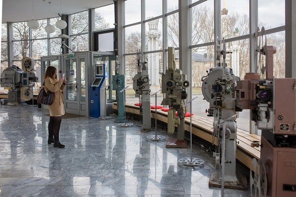 Выставка кинопроекторов «Спасенные от утилизации» на ВДНХ